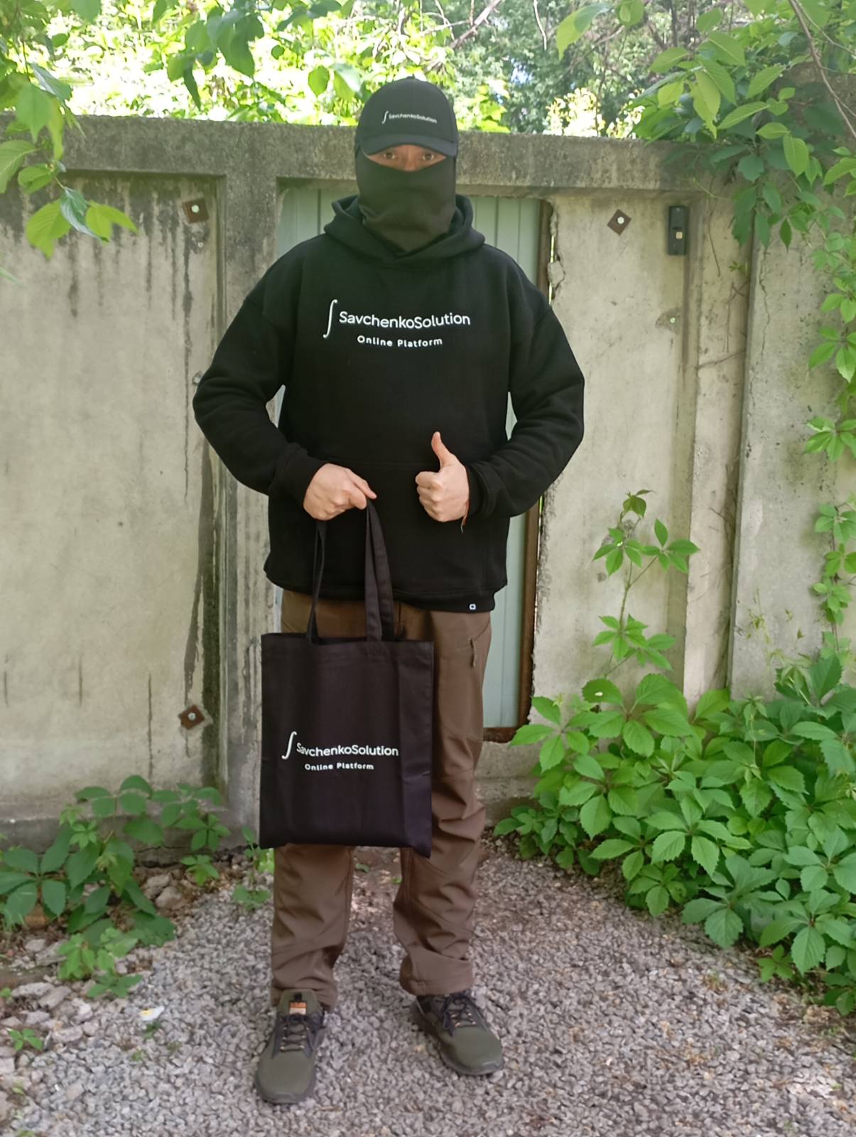 Platform hoodie, cap and shopper